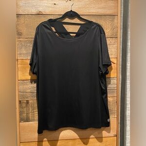 Daisy Fuentes “Fit” Black Top with cross back detail - Size 3X